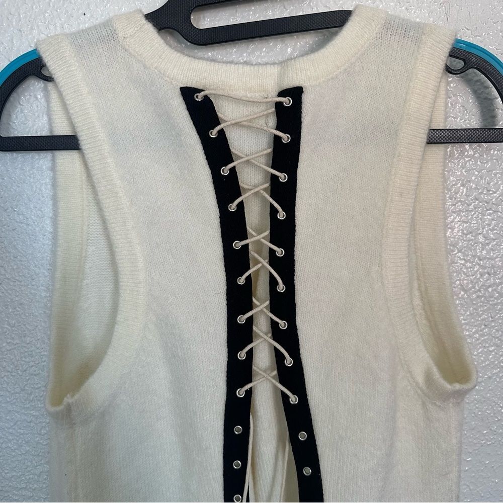 POL Ivory Lace Up Back Sweater Sleeveless Tank Top Women’s Size Small